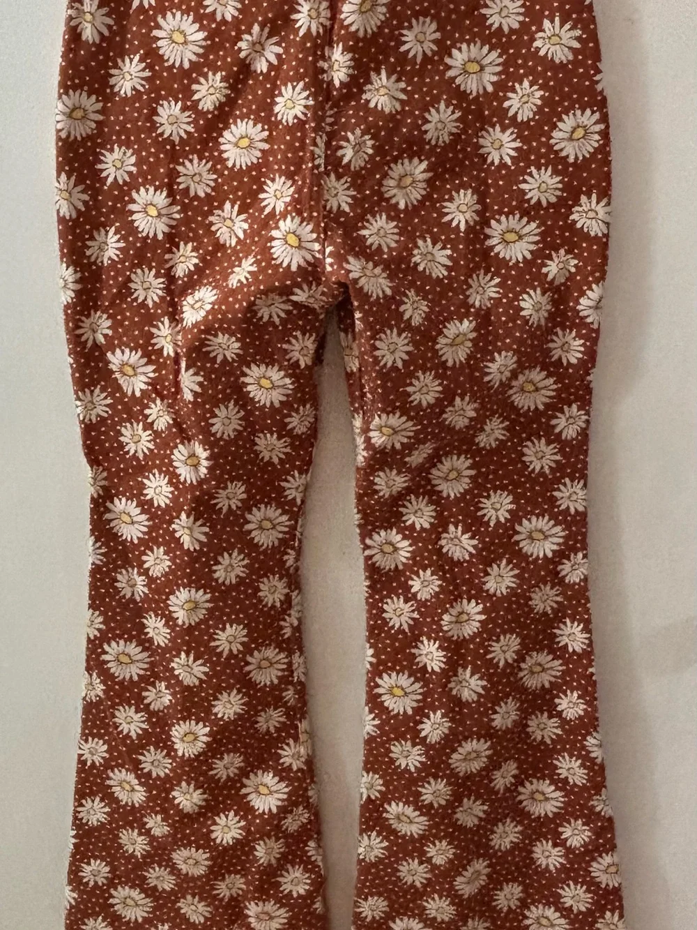 Wrangler Rust Daisy Print flare leg jeans - Picture 6 of 7